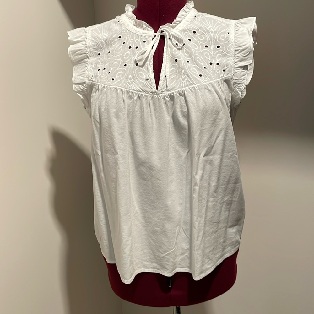 Sleeveless, Loft 54% cotton, 45% rayon, cool white summer blouse.